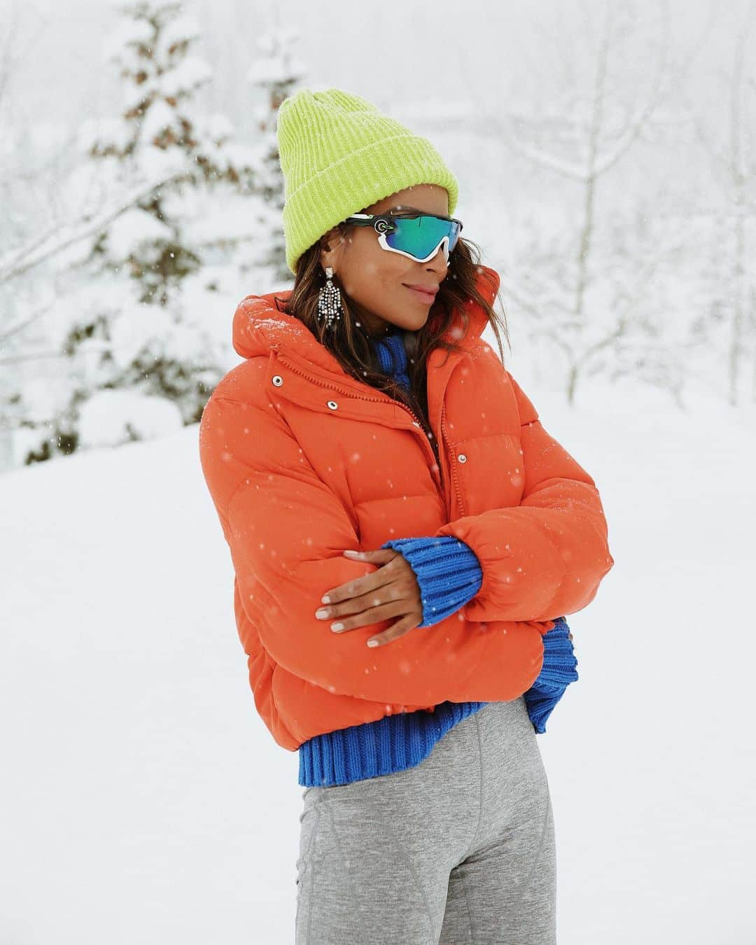 ジュリー・サリニャーナさんのインスタグラム写真 - (ジュリー・サリニャーナInstagram)「Winter colorblocking 🌈」12月19日 3時00分 - sincerelyjules