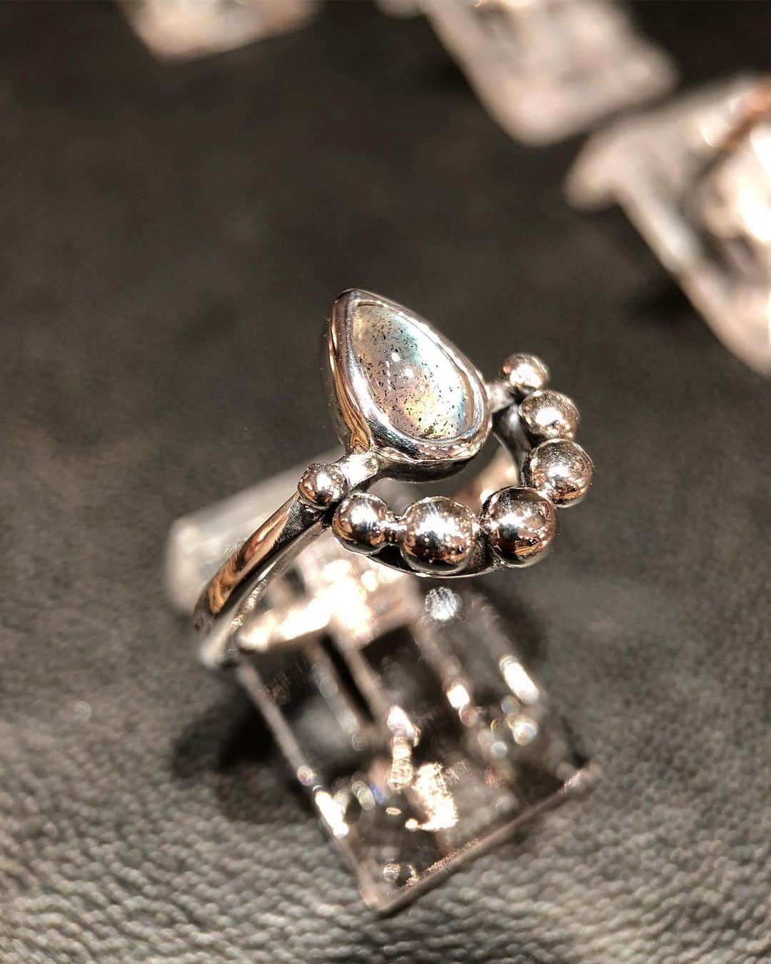 クレイジーピッグさんのインスタグラム写真 - (クレイジーピッグInstagram)「Some beautiful tiny One Off rings and Pendants available now! Roughly 20 individual delicate designs in silver and gold in a range of prices 😍 only available in-store - these are not on the website and will never be repeated! Perfect for Christmas 🎄 #dainty #rings #stacking rings #goldrings #tourmaline #pinktourmaline #handmade #golddetail #finejewellery #bespokejewellery #pink #labradorite #individual」12月19日 3時00分 - crazypigdesignslondon
