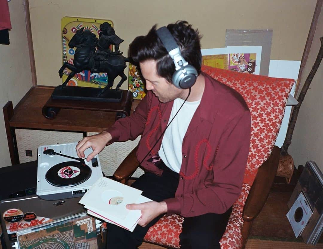 メイヤー・ホーソーンのインスタグラム：「Spinning a special all vinyl set for @margotlosangeles 1 year anniversary Thursday night 12/19 no cover, no list, just good tunes and good wine.」