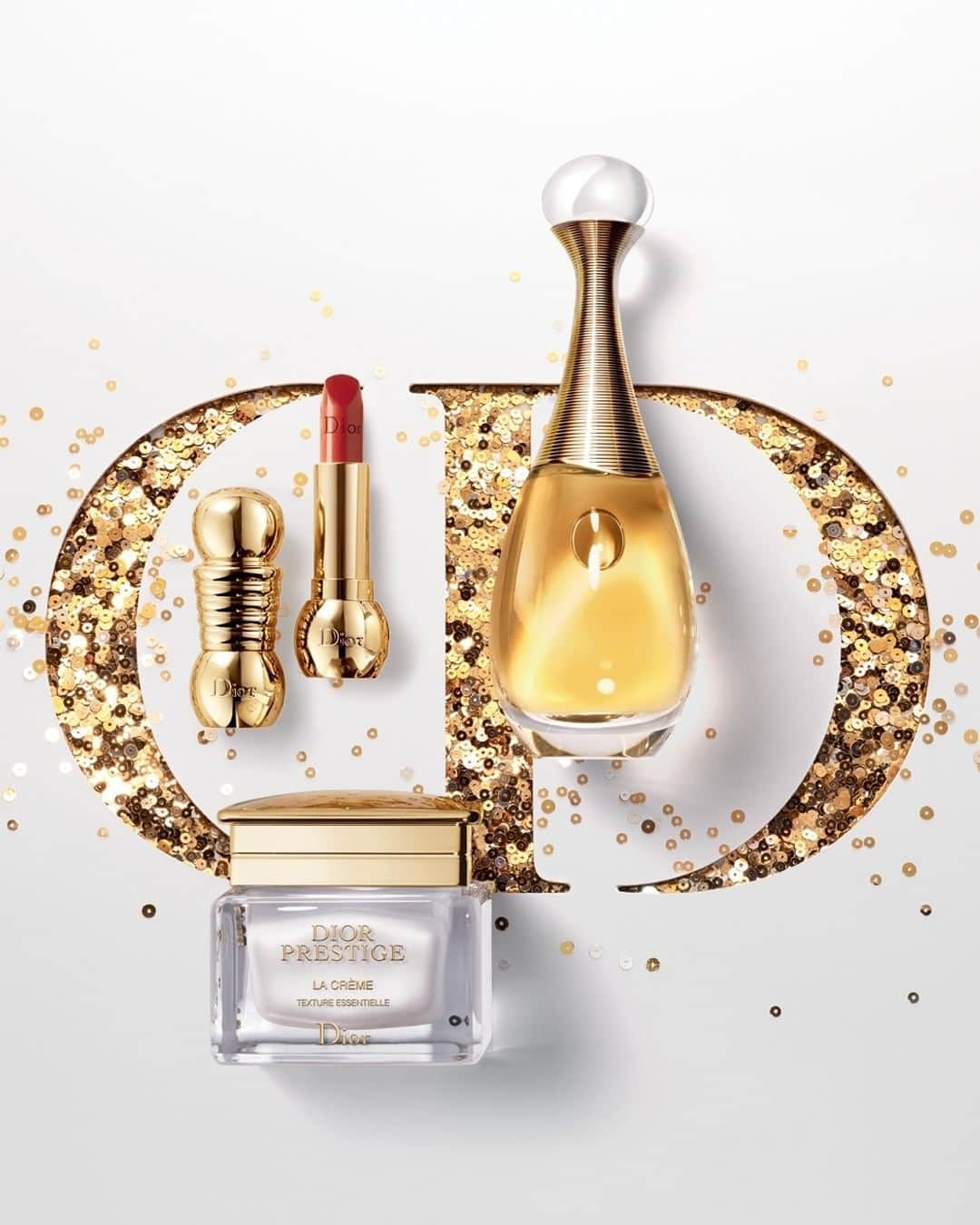 クリスチャンディオールさんのインスタグラム写真 - (クリスチャンディオールInstagram)「Offer the dream of perfection with Dior must-haves. Gift your skin with the radiant Dior Prestige La Creme, dazzle in the spotlight with Diorific lipsticks and enhance your golden femininity with the ultimate J’adore Eau de Parfum. • #diorholiday @diorparfums @diormakeup @diorskincare」12月19日 3時30分 - dior