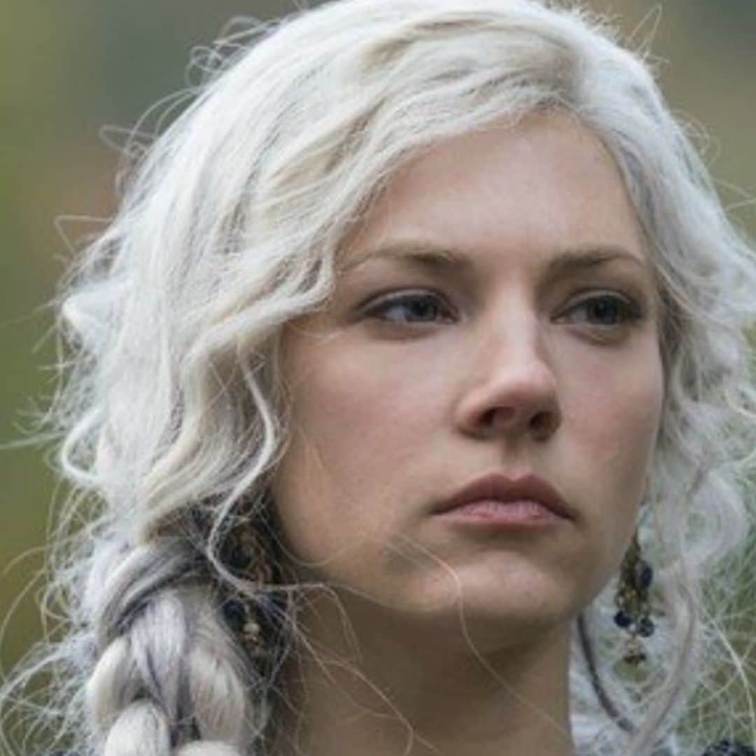 キャサリン・ウィニックのインスタグラム：「Tonight.. VIKINGS!  Hit me with your best question! #WinnickWednesday」