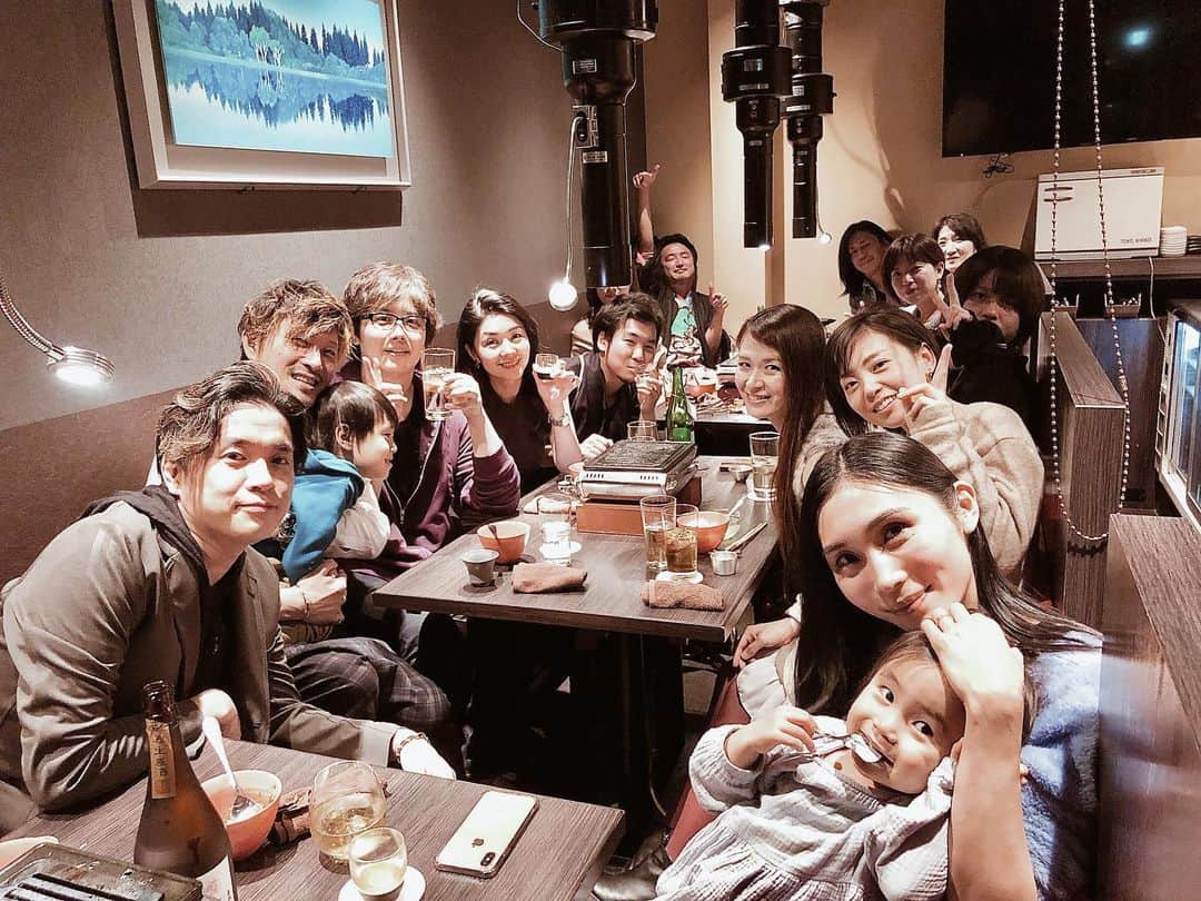 日下裕江さんのインスタグラム写真 - (日下裕江Instagram)「Year end party‼︎ 岩崎健志郎さんのお店で🍖  お肉美味しかった🤤💕 , 幸せ〜✨ , . そして楽しすぎて 可笑しすぎて、 お腹が捩れるほど笑った🤣  あの謎の『え？』というのに ツボって笑ってたけど、 何故そんな流れになったのか、 もはや記憶がない…w  後半箸が転がっても笑ってた🥢🤣🤣🤣, . .  三次会での お絵描き伝言ゲームも、 みんなの絵心の凄さに 涙が出るほど笑った🤣  またやりたい✨  良い忘年会だったな♪  #yearendparty #忘年会　#岩崎健志郎 #焼肉割烹岩崎健志郎上野」12月19日 4時39分 - hiroe___h