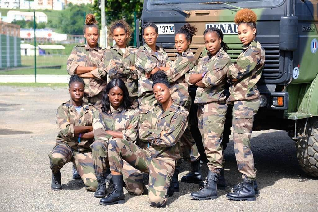 キャロル・ザヒのインスタグラム：「Petit souvenir du stage en Martinique 🇲🇶 💭  Journée de cohésion avec les filles 💁🏾‍♀️💪🏾 __________________________________ 📸: @pml_photo  _________________________________ #Stage #Martinique #Athlétisme  #FFA #cohésion #Sprint #Ensemble #Guerrière #militaire #Bootcamp #Nike #NikeAthlete」