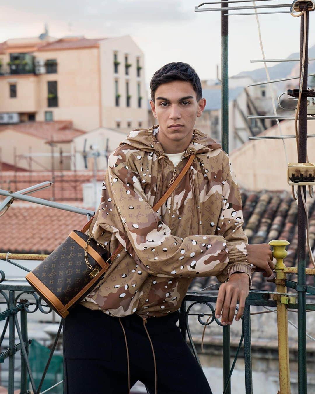 ルイ・ヴィトンさんのインスタグラム写真 - (ルイ・ヴィトンInstagram)「Following one’s dreams. #LouisVuitton’s latest Men’s Campaign, shot in Palermo, Italy, features a group of young actors who bonded while working together on a recent film. See #VirgilAbloh’s #LVPreColl Collection via link in bio.  Shot by @arianna_arcara and @claudiomajorana.」12月19日 4時55分 - louisvuitton