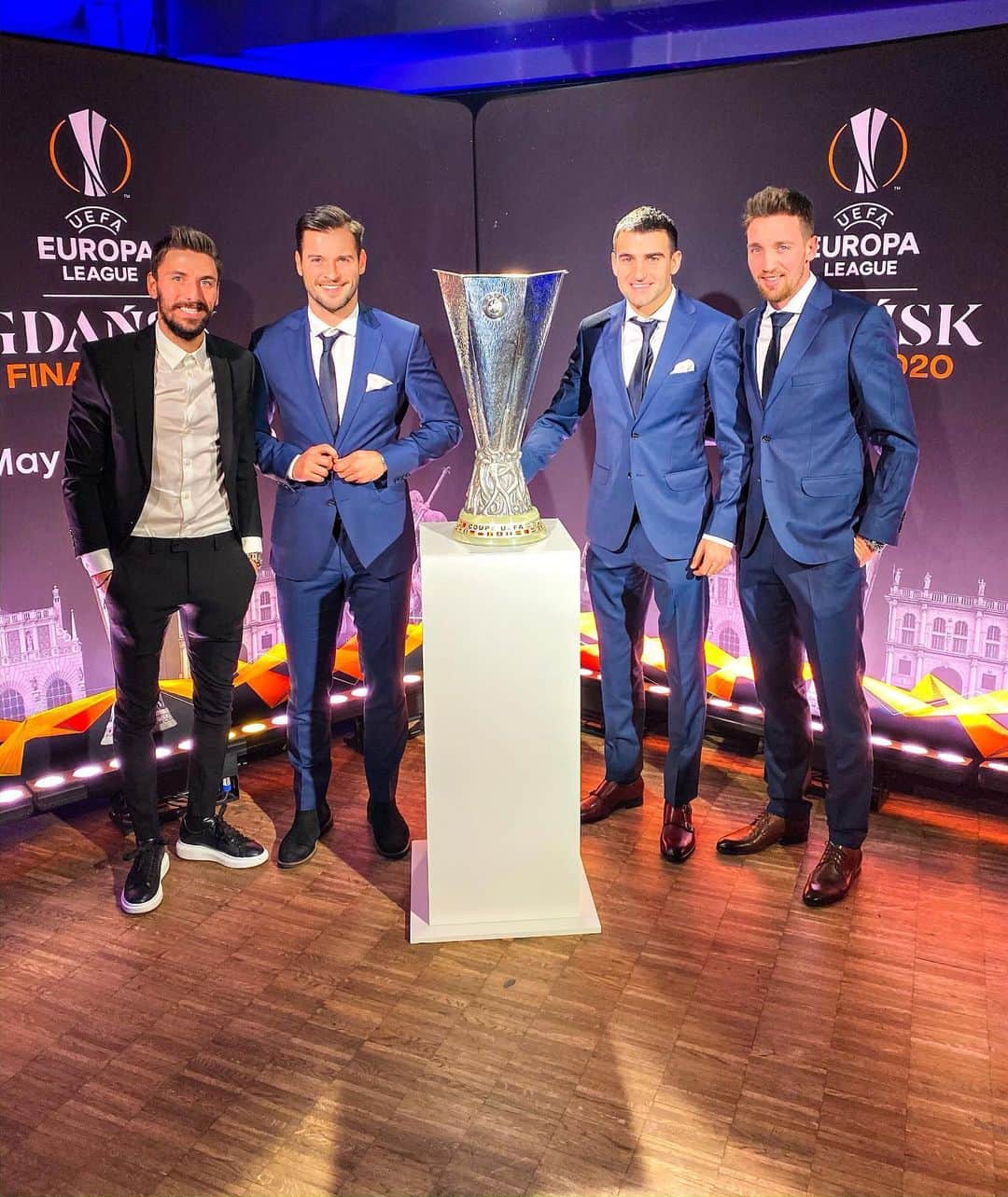 ズラタン・アロメロヴィッチのインスタグラム：「#druzynaroku #teamoftheyear #gdansk with #europaleague #trophy #elegant」