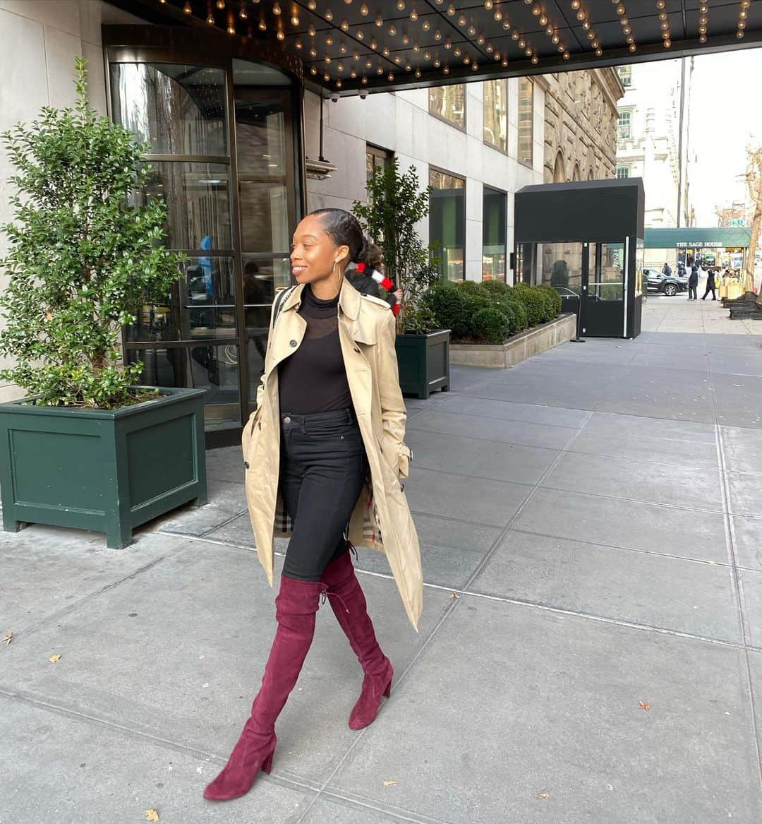 アリソン・フェリックスさんのインスタグラム写真 - (アリソン・フェリックスInstagram)「10 hours in NY🙃 #workingmama」12月19日 5時18分 - allysonfelix