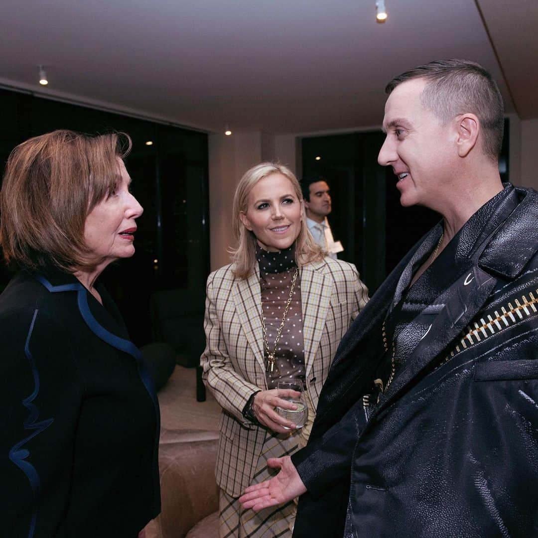 ジェレミー・スコットさんのインスタグラム写真 - (ジェレミー・スコットInstagram)「DON’T MESS WITH US ! @speakerpelosi.」12月19日 5時20分 - jeremyscott