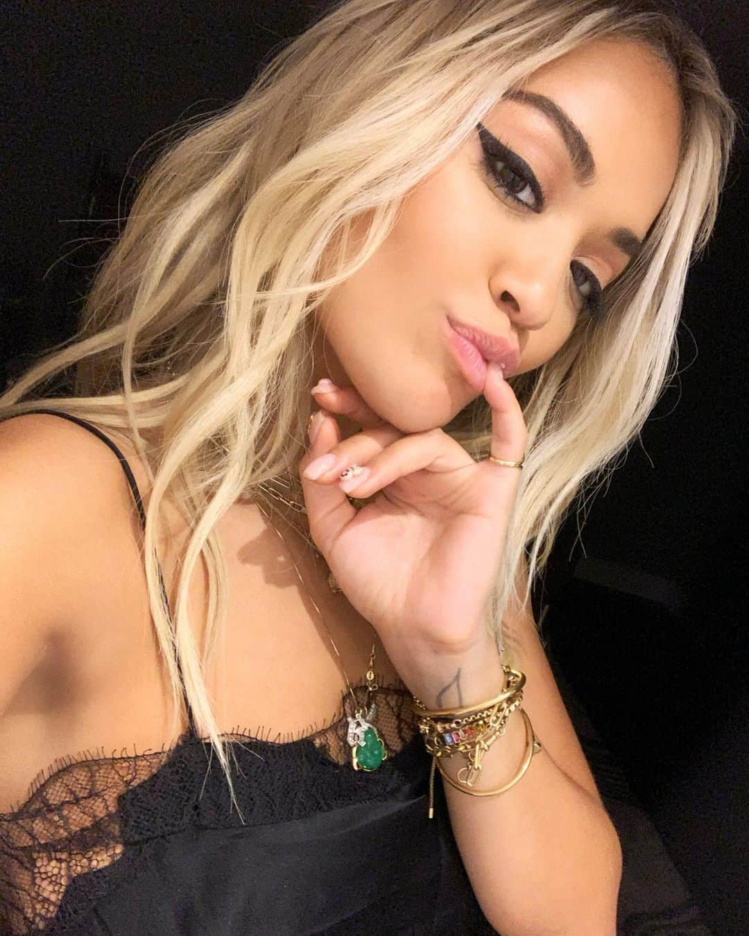 リタ・オラさんのインスタグラム写真 - (リタ・オラInstagram)「Might post a few lil memories from this year soon... 💞」12月19日 5時32分 - ritaora