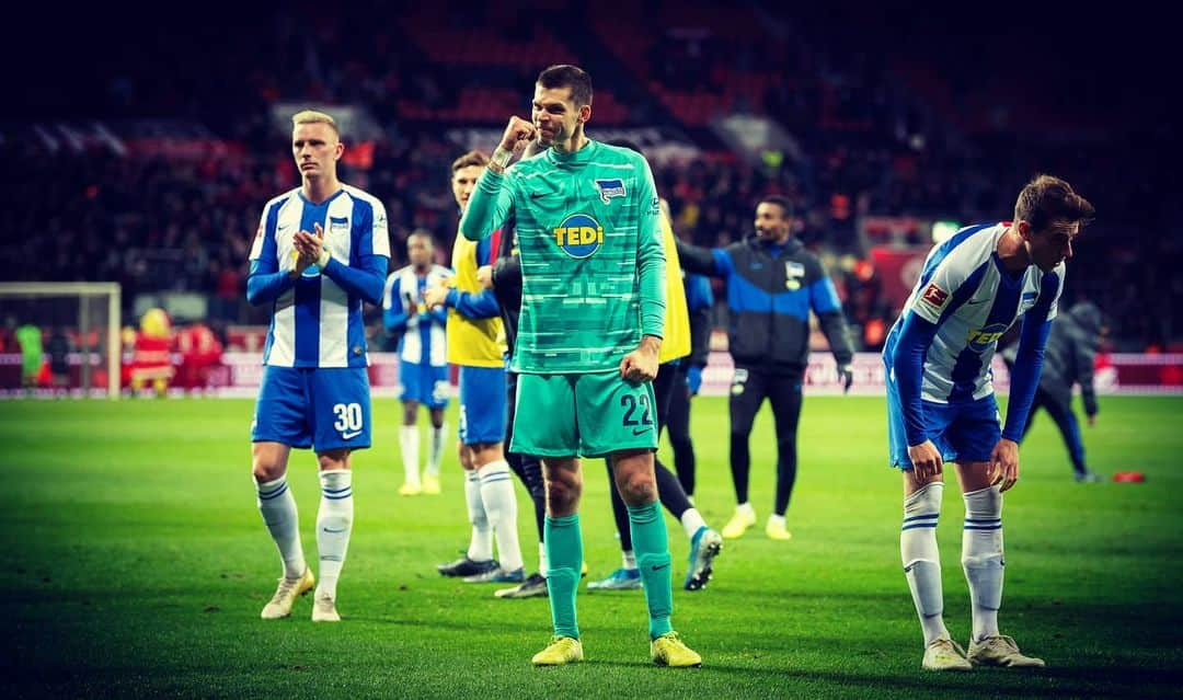 ルネ・ヤーステインのインスタグラム：「Super teamspirit and 3 important points🔵⚪😁 #hahohe」