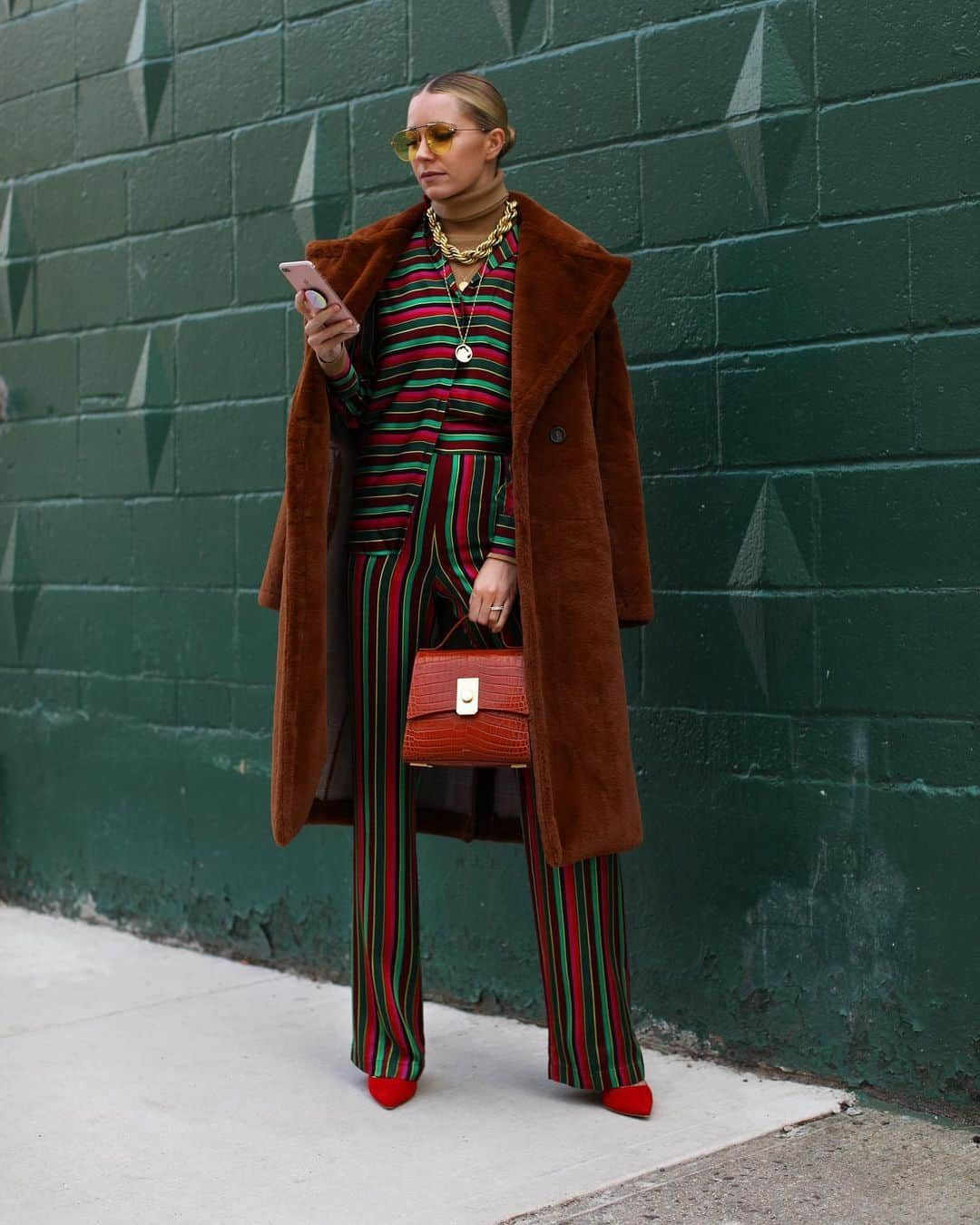 ブレア・イーディーさんのインスタグラム写真 - (ブレア・イーディーInstagram)「<just looking like a festive candy cane today // seasonal stripes in @sezane ❣️> #seasonsgreetings #sezane #winterfashion」12月19日 5時39分 - blaireadiebee