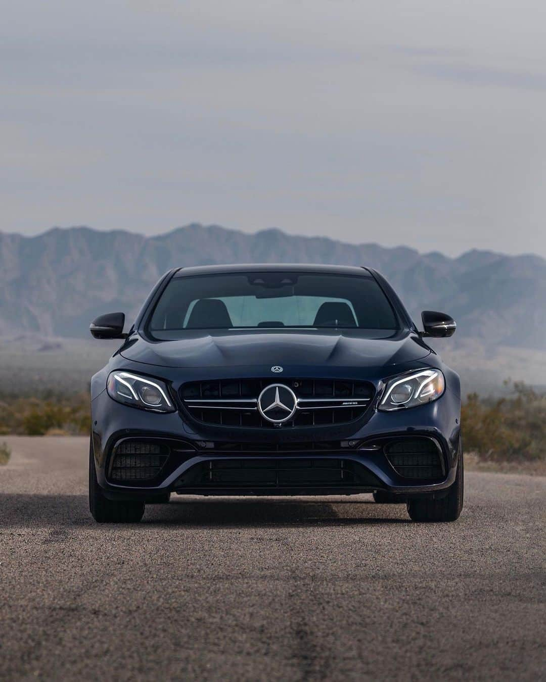 メルセデス・ベンツさんのインスタグラム写真 - (メルセデス・ベンツInstagram)「The Mercedes-AMG E-Class impresses with a clear appeal. A perfect fusion of first-class comfort and sporty ambience.  #MercedesAMG #DrivingPerformance #EClass #instacars 📸 Lisa Linke for #MBphotopass via @MercedesBenzUSA」12月19日 5時45分 - mercedesbenz