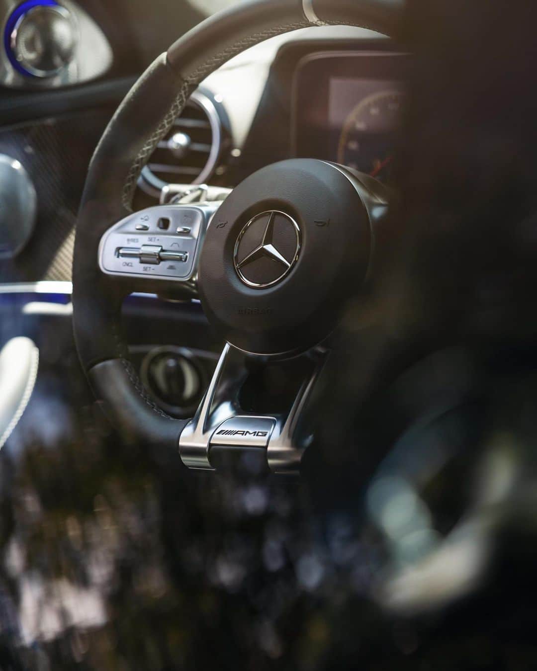 メルセデス・ベンツさんのインスタグラム写真 - (メルセデス・ベンツInstagram)「The Mercedes-AMG E-Class impresses with a clear appeal. A perfect fusion of first-class comfort and sporty ambience.  #MercedesAMG #DrivingPerformance #EClass #instacars 📸 Lisa Linke for #MBphotopass via @MercedesBenzUSA」12月19日 5時45分 - mercedesbenz