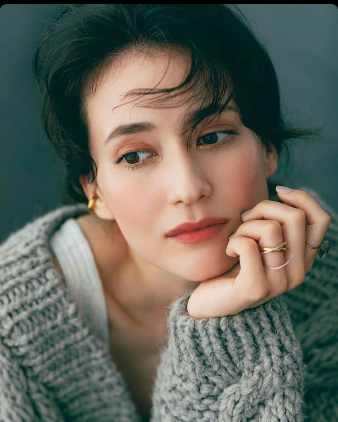 千吉良恵子さんのインスタグラム写真 - (千吉良恵子Instagram)「#マリソル#1月号 @marisolmagazine  #カメラマン#柴田文子 @fumikoshibata_  #ヘアメイク#千吉良恵子 #cheekone  #スタイリスト#程野祐子 #モデル#澤村花菜 @hamchim  #ライター#中島彩 @ayanka12  #メイクは楽しい💄💕 #😊💕🍀 詳しくはマリソル1月号を見てね❣️」12月19日 6時13分 - chigirakeiko