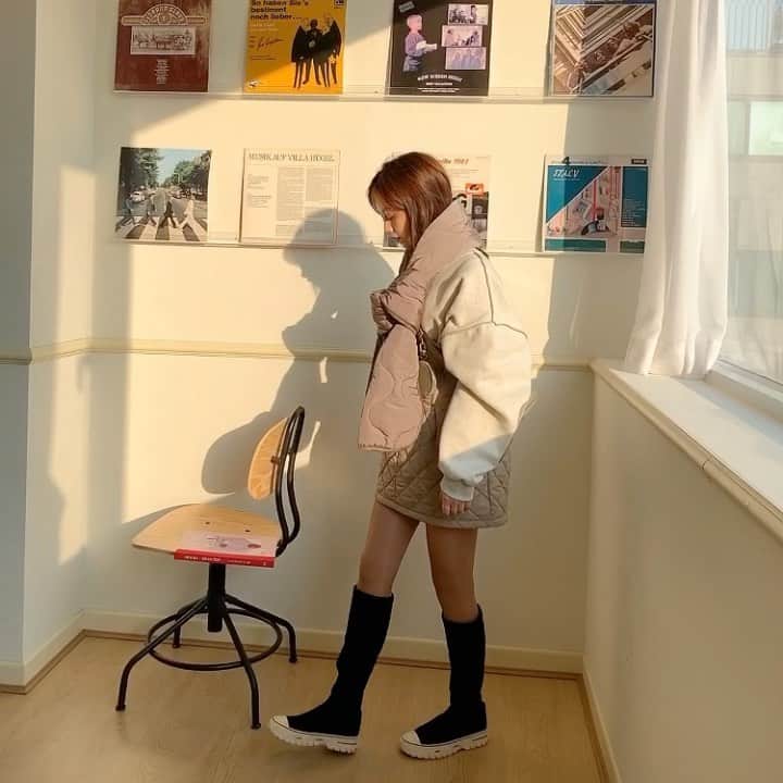 Chuuのインスタグラム：「코디룩의 포인트 coming soon💓 #패딩머플러🧣 #chuuseoul」