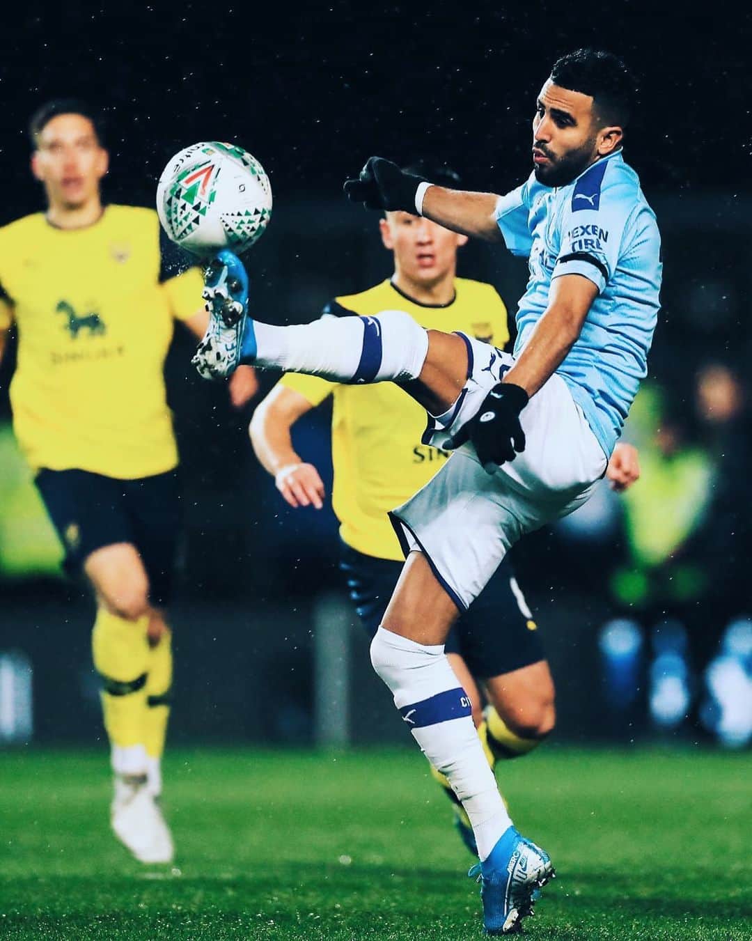 リヤド・マフレズのインスタグラム：「Job done ✅⚽️ on to the next round !! 💙」