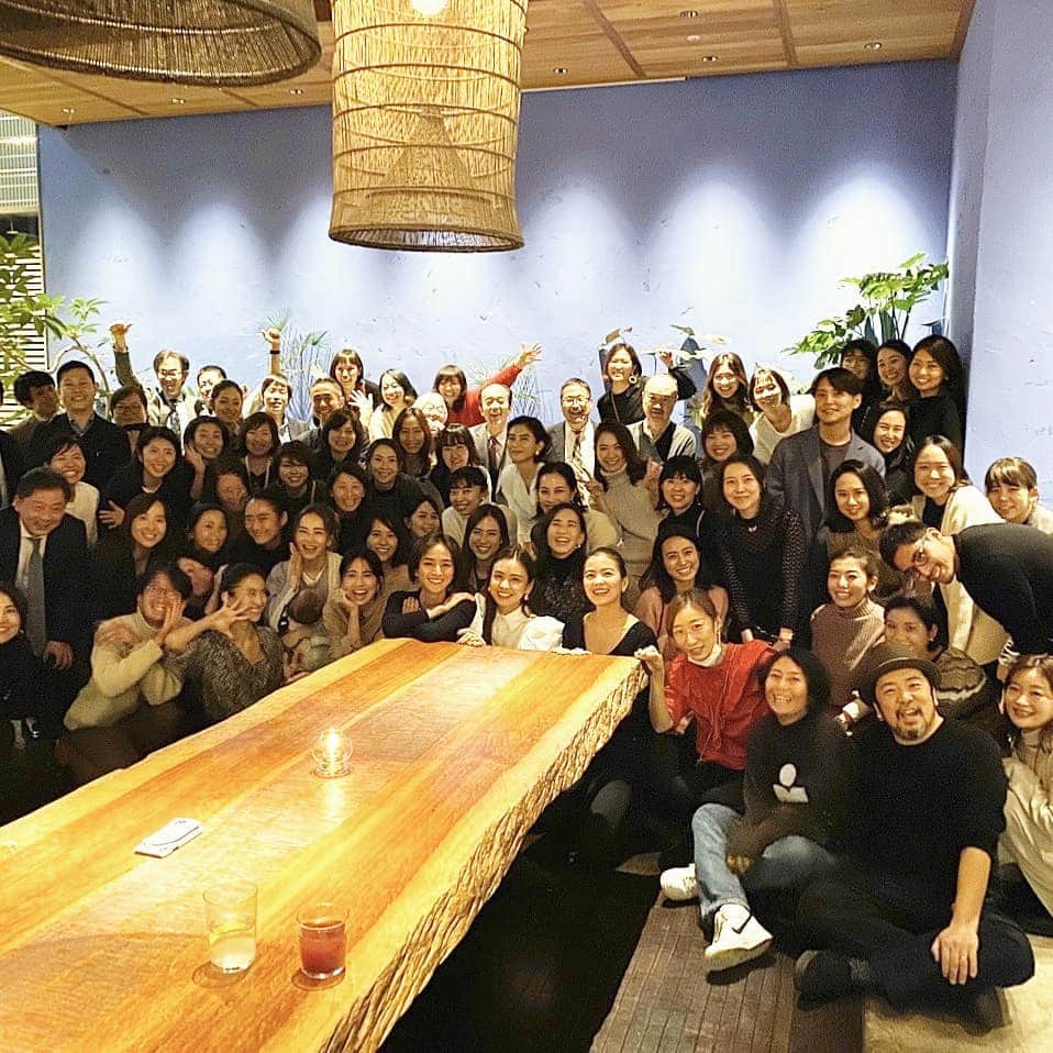 ayaka8880のインスタグラム：「. . VERY忘年会。 . 子育ても仕事も、勉強になる話ばかりで充実してました。 . 来年からの復帰も笑顔で過ごせたらいいな☺️ . #パパ有給だったので #午前中は中高時代の友人と #夜は忘年会 #すごく幸せでした #そんなパパは今日忘年会」