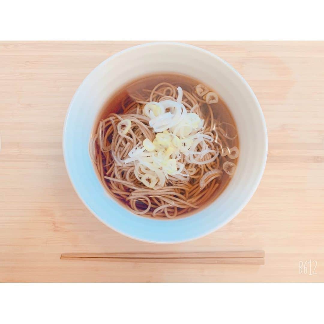 廣瀬麻伊さんのインスタグラム写真 - (廣瀬麻伊Instagram)「good morning.  お腹が空いておきたひ(　˙-˙　) 大したごはんではないけど、 こだわりはつゆを作ること。  しょっぱい、甘〜いを調整するのがすきぃ🐥♡ 良き一日をお過ごしください💐  #蕎麦好き #蕎麦スタグラム #お蕎麦」12月19日 7時48分 - mai_hirose