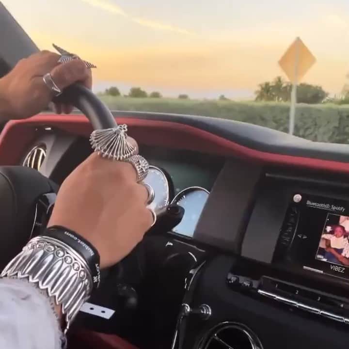 コディ サンダーソンのインスタグラム：「@crimebydesign Holding it down! #crimebydesign #codysanderson #rollsroyce #2020」