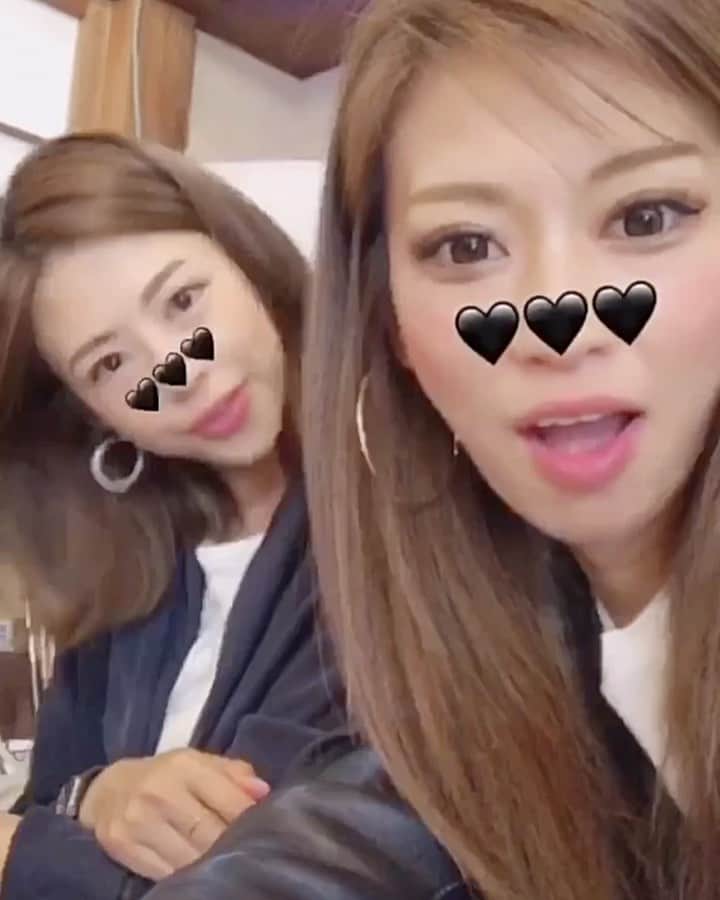 長谷川唯のインスタグラム：「・ ・ この動画をUPしてほしいと予想外にきたので載せますね😝✌🏻💕何がいいのかわからないけど楽しそうな、なつゆいですね😂♥️♥️ ・ ・ @natsumiiiiiiiiiii といるとおチャラけことばかりしてるわ🙈✨🧡 ・ ・ #なつゆいコンビ #よしちゃん #はせちゃん」