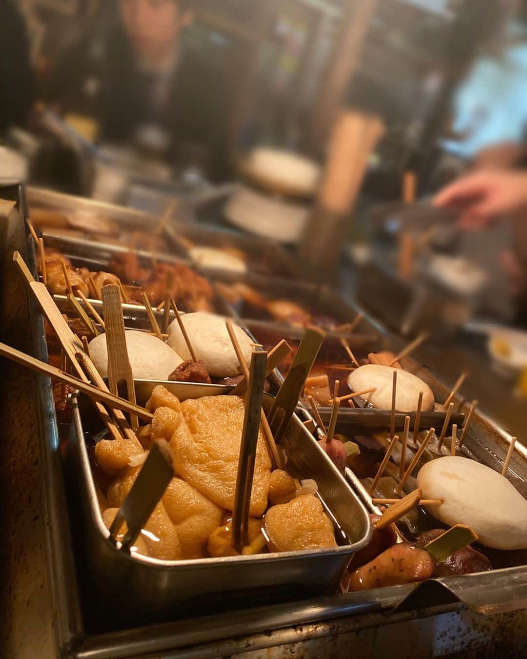 寺田有希さんのインスタグラム写真 - (寺田有希Instagram)「【超レアイベント！てら飲み。】キャンセルが出ました！ので、チケット再販を行います🍻！！！ ・ ・ 『てら飲み。チケット再販』 12/23(月)20:00〜　再販開始！ ご予約↓ https://www.quartet-online.net/ticket/teranomi (※ご予約のURLはプロフィール欄にもあります) ・ ・ 寺田のオリジナルビールが飲める！ 寺田の手料理が食べれる！ こんなレアイベントはなかなかないですぜ🥴✨ ・ ・ 『てら飲み。』 12/28(土) OP 12:30/ST 13:00/CL 15:30 チケット 12,000円 @表参道　エムナチュール ・ ・ 再販と言っても、ほんの1.2席です… なのでお見逃しなく！！！ これがきっとラストチャンスです(*´꒳`*)✨ ・ ・ 先日、今年のおでん初めしてきた🍢 このお店めっちゃ楽しかったな〜 こんな感じで28日はワイワイしよう！ ・ ・ #てら飲み #てら飯 #寺田有希 #teradayuki」12月19日 17時36分 - terada_yuki