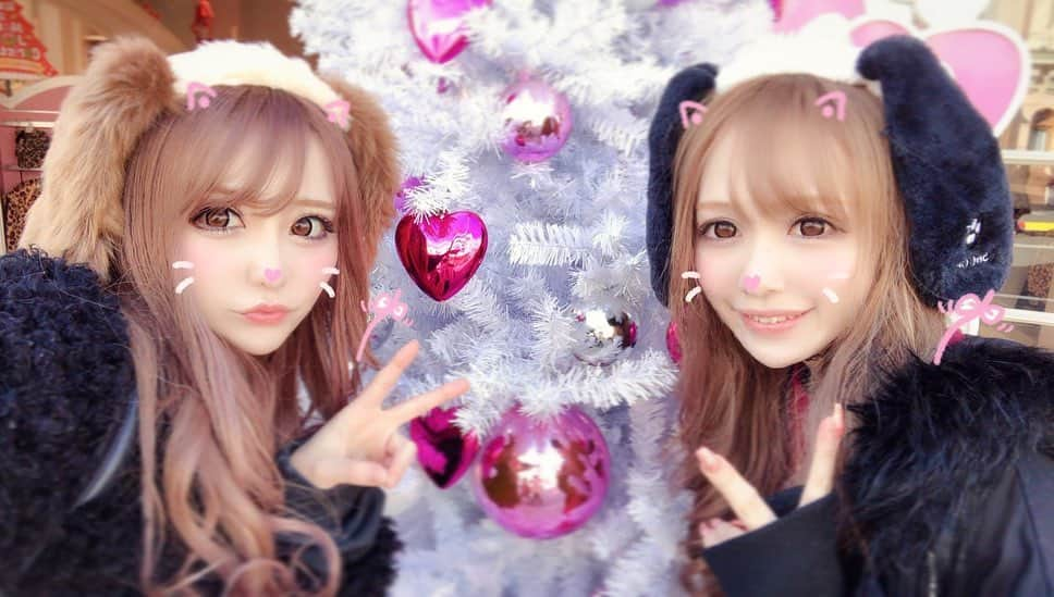 結城里華さんのインスタグラム写真 - (結城里華Instagram)「_ _ もうすぐ🎄🎁🎅🌟 _  #tokyo #shinjuku #kabukicho #東京 #新宿 #歌舞伎町 #韓国 #韓国ファッション #ヘアメイク #ヘアセット #bts #army #한국 #일본 #도쿄 #보라해 #キャバクラ #キャバ嬢 #金髪 #louisvuitton #chanel #make #followme」12月19日 17時34分 - yuuki_rika