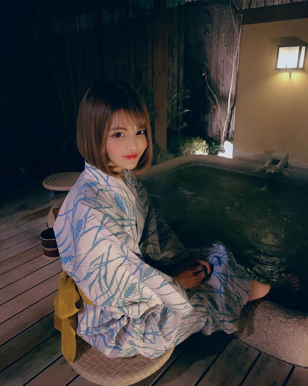 ななぴさんのインスタグラム写真 - (ななぴInstagram)「いっいゆっだーなっ♨️﻿ 冬、温泉、美味しいご飯最高💗﻿ ﻿ 冬好きだなあ〜年々好きになる。﻿ 時間は平等！限られてる中でできるだけいろんなところ行きたいね♥️ ﻿ ﻿ #温泉旅館　#温泉旅行　#温泉　#女子旅　#旅館　#浴衣　#ボブ　#和食　#山梨県　#山梨温泉　#足湯　#露天風呂　#国内旅行　#ななぴトラベル　#冬　#冬が好き　﻿」12月19日 17時35分 - __nanapgram__