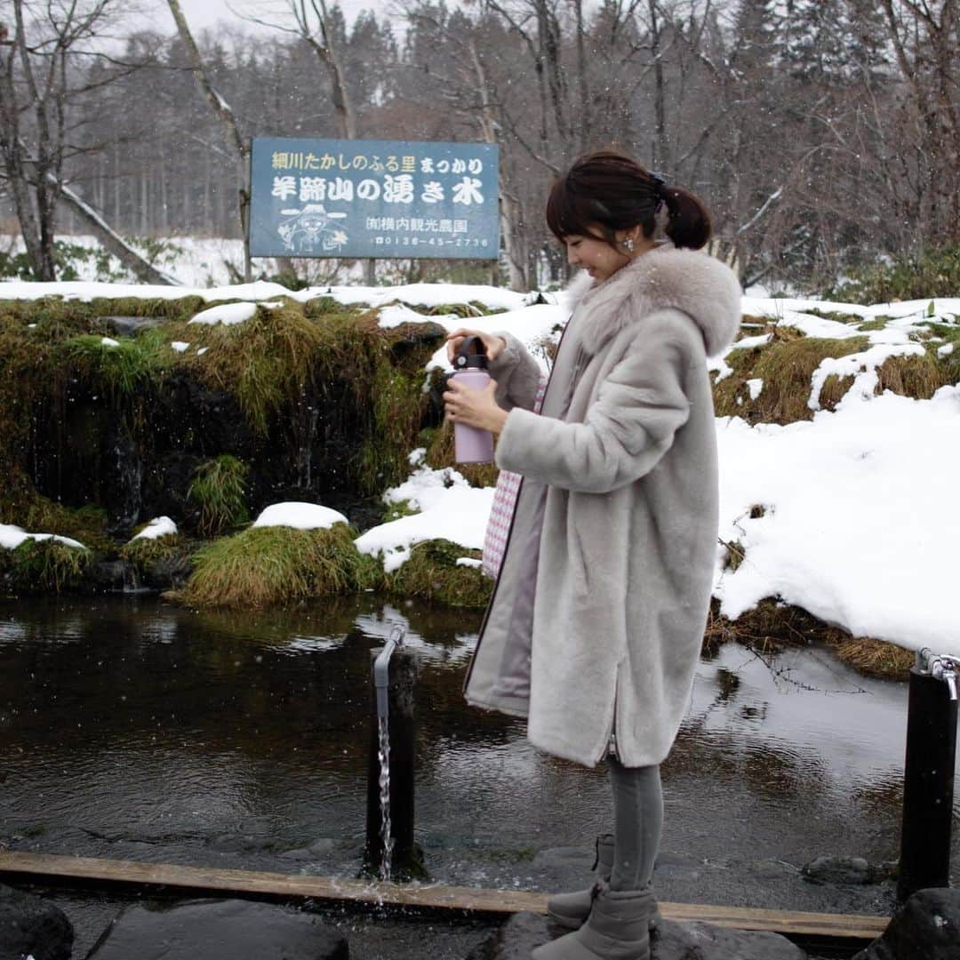 木本泉さんのインスタグラム写真 - (木本泉Instagram)「-﻿ my bottleを持って湧水を汲みに✨﻿ ﻿ このお水でコーヒーを沸かして飲むのが楽しみで☕️﻿ ﻿ 羊蹄山に降った雨や雪溶け水が歳月をかけてろ過されてミネラルたっぷりのお水に。﻿ ﻿ #北海道#真狩#真狩村#羊蹄山#羊蹄山の湧き水#izumi_trip」12月19日 17時35分 - izumikimoto