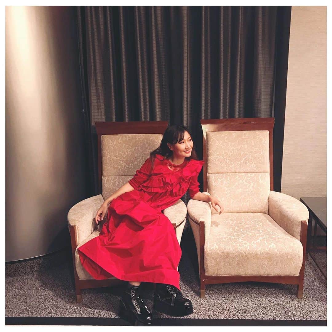 のインスタグラム：「今年も私はサンタ役。  ワンピース  UNDERCOVER ブーツ  MARNI  AIO　#fashion #undercover  #marni #もうすぐ #xmas」