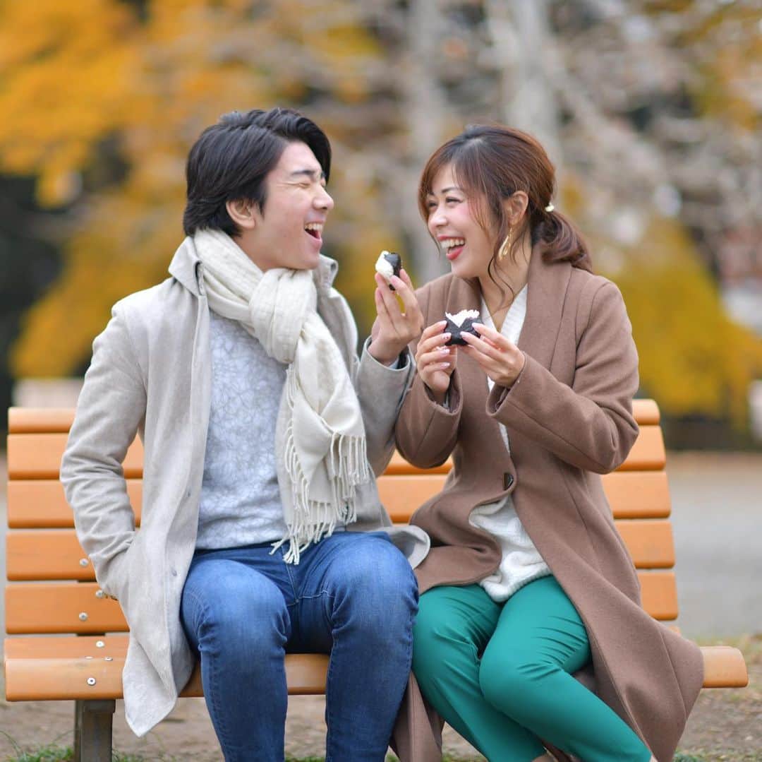 舞香さんのインスタグラム写真 - (舞香Instagram)「寒い日に公園のベンチでふたりで食べるおにぎりはとても美味しい🍙 . #おにぎり  #公園デート  #仲良しカップル  #仲良しカップルさんと繋がりたい  #年下彼氏  #カップルフォト」12月19日 17時45分 - maika.mahou