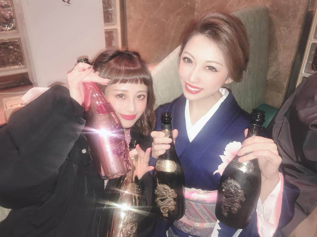 美沙さんのインスタグラム写真 - (美沙Instagram)「ドラゴン空間🐉🍾 . @dragon_champagne_party . #dragon #ドラゴンシャンパン #🐉 #🐲 #champagne #シャンパン #🍾 #キャバクラ #キャバ嬢 #GRACE #グレイス #中洲 #篠原美沙」12月19日 17時45分 - misa0623r