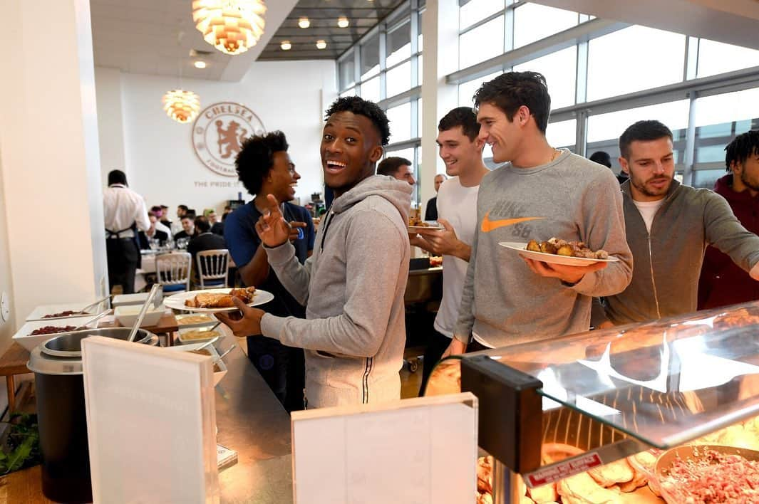 チェルシーFCさんのインスタグラム写真 - (チェルシーFCInstagram)「The Christmas lunch at Cobham! 🎄😋 #CFC #Chelsea」12月19日 17時38分 - chelseafc