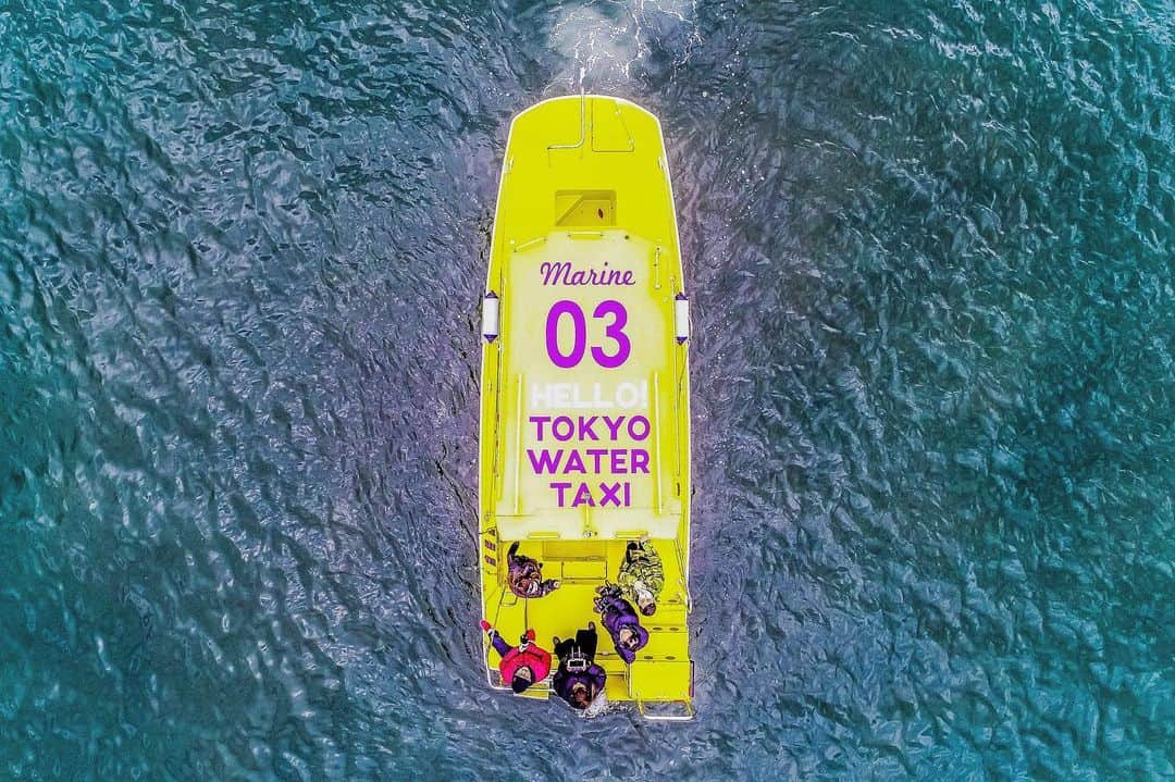 MEGUMIのインスタグラム：「先日のTOKYO WATER TAXIに乗ってのPV撮影で撮影crewのみんなをパシャリ📸🌊 みんなドローンで撮った写真や動画を喜んでくれるから嬉しいです✨  ドローンはみんなを笑顔に出来るよ🙂  #tokyowatertaxi は色んなところから出てる船のタクシーでチャーターしても二万円だし普通に乗ると何百円とかで乗れちゃいます！🚤 都内の川とかも走れるみたいで 街中を船で行けるのはワクワクするしデザインがおしゃれ⭐️ 今度絶対乗ってみようっと！  #drone#dronestagram #phantom4#dronephotography #dronepilot#dronegirl#droneschool#travel#photo#dsj#dji#followme #ドローン#ドローン撮影 #ドローン空撮 #ドローン操縦 #ドローン女子 #ドローンスクール #ドローン好きな人と繋がりたい#旅行が好きな人と繋がりたい #写真好きな人と繋がりたい #dsj東京中目黒校#スカイエステート株式会社 #冷暖房完備3150」