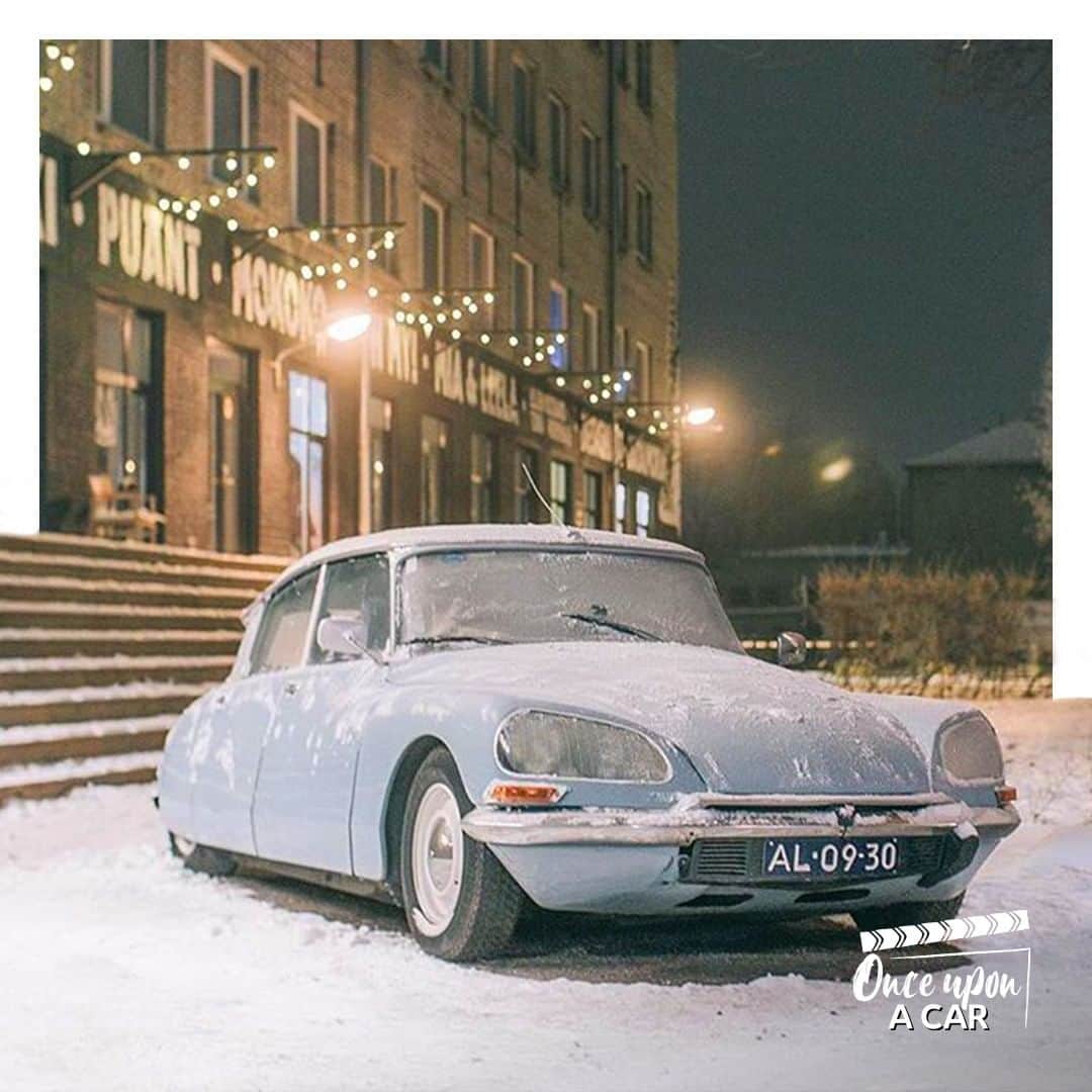 のインスタグラム：「雪降る夜に、DSでドライブ。 🇩🇰デンマークの @ingmarbtker さん、素敵な写真をありがとうございます📸 #TBT #Citroën100 #CitroënOrigins」