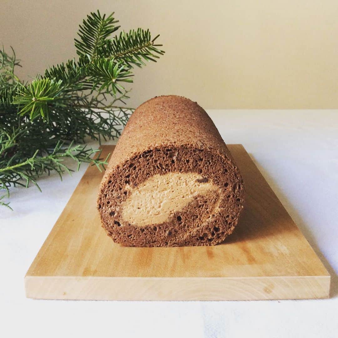 なかしましほ（foodmood）さんのインスタグラム写真 - (なかしましほ（foodmood）Instagram)「クリスマスまで、ロールケーキ毎日ご用意してます🎄サンタ付き🎅」12月19日 18時00分 - foodmoodshop