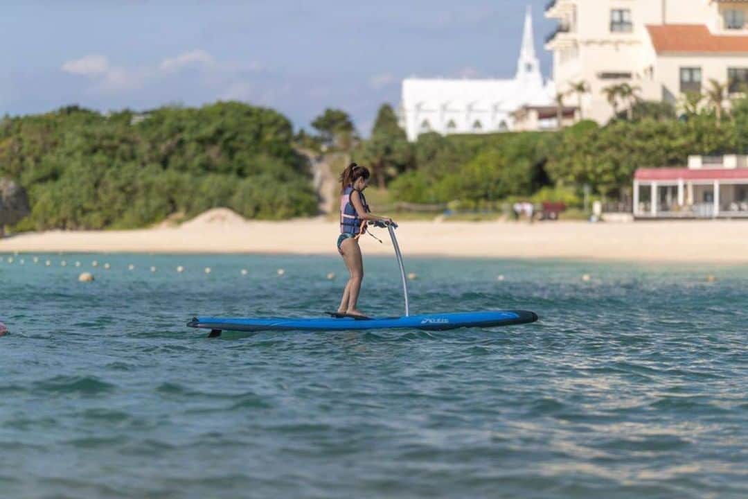 ホテル日航アリビラ 公式Instagramさんのインスタグラム写真 - (ホテル日航アリビラ 公式InstagramInstagram)「マリンスポーツ Picturesque surroundings while enjoying your time in the sea. It feels so nice to play on the beach here in Okinawa. 誰でも気軽にマリンスポーツを楽しんでもらえるように、二ライビーチでは様々なアクティビティを用意しています。 . . . #standuppaddle #standuppaddleboarding #okinawawater #okinawasup #paddleboarding #watersports #supinthesun #okinawablue」12月19日 18時00分 - hotelnikkoalivila