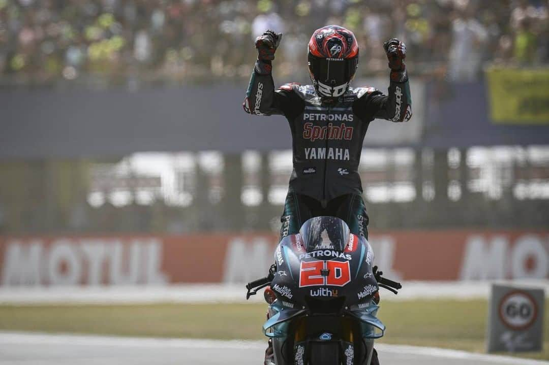 MotoGPさんのインスタグラム写真 - (MotoGPInstagram)「#MotoGP 2019 review 📋 @fabioquartararo20 // 🏁 World Standing: 5th 🏅 Podiums: 7 ⏱️ Poles: 6 #FQ20 #Motorcycle #Racing #Motorsport」12月19日 18時00分 - motogp