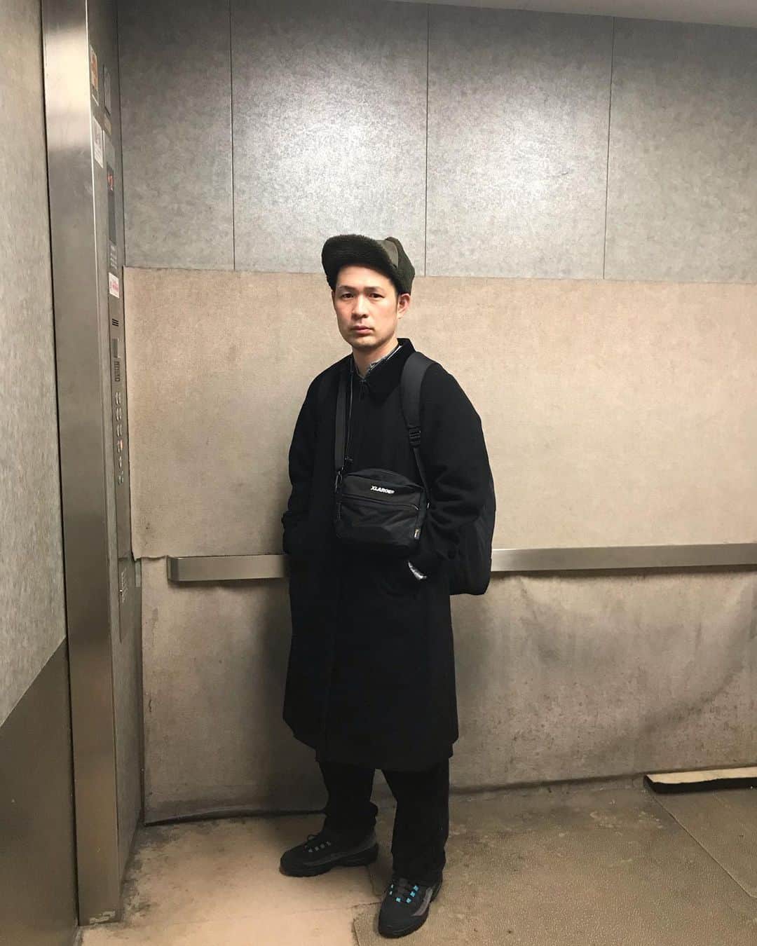 かんざきのインスタグラム：「#ナポリ #冬の装い #エレベーター」