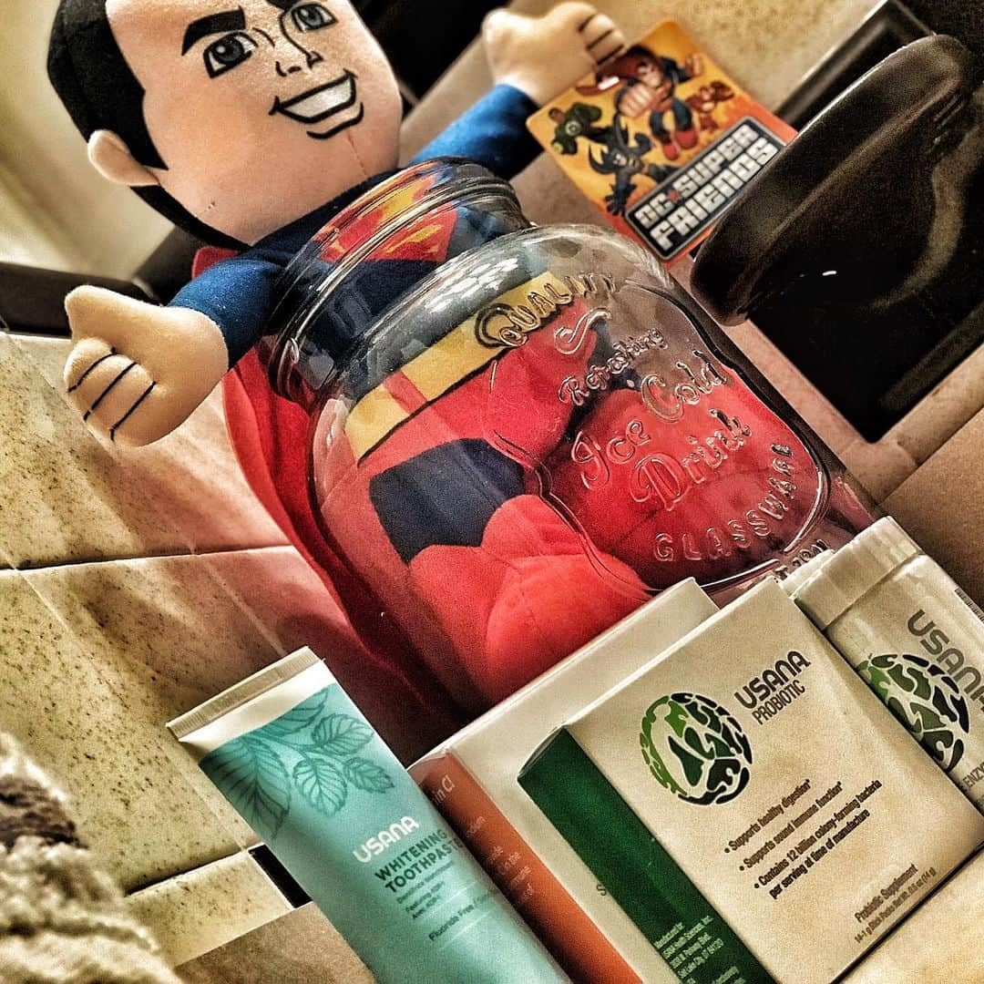 ダニエル・イートンのインスタグラム：「Even Superman needs his #vitamins thank you @usanainc for keeping us both performing at our peak potential.  @usanaathletes #itrustusana #liveusana #healthylifestyle #celavive #usanakorea」