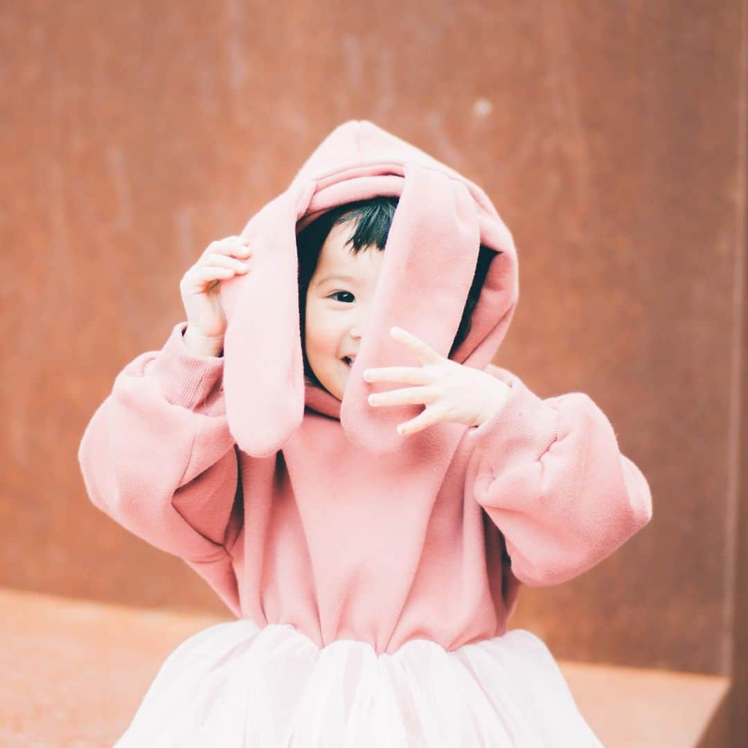 sorayuchiのインスタグラム：「・ いない いない ばぁ 👼 ・ いつまでも撮っていられる人懐っこい天使でした(*´꒳`*)❤️」