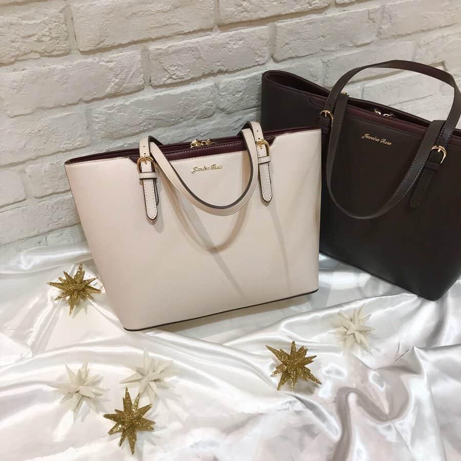 のインスタグラム：「. テレーザバイカラートート No.32687 color:アイボリー、ダークグレー Price:¥10,000(＋tax) . . 東急プラザ表参道原宿店 Tokyu Plaza Omotesando Harajuku 📞03-6804-1361 OPEN/11:00〜21:00 . . #jewelnarose #ジュエルナローズ#tokyo #harajuku #原宿#東急プラザ表参道原宿#新作#表参道#通勤バッグ#通勤コーデ#オフィスカジュアル#a4サイズ #tokyuplaza#omotesando#shibuya#sightseeing#handbag #cordinate#kawaii#fashion#东京#旅游#日本旅游玩家」
