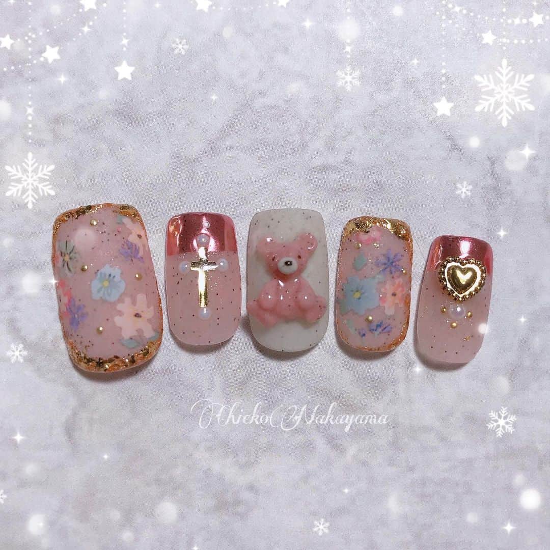 なかやまちえこのインスタグラム：「12/23 PREGELサンディシリーズ発売です✨ #nail #nails #nailart #ネイル #美甲 #ネイルアート  #clou #nagel #ongle #ongles #unghia #japanesenailart #manucure #네일 #젤네일 #네일아트 #네일리스트 #japanesenails #manicurist #gelnails #أظافر #冬ネイル #winternails #アンティークネイル #flowernails @pregelofficial」