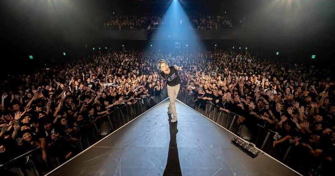 MIYAVI（石原貴雅）さんのインスタグラム写真 - (MIYAVI（石原貴雅）Instagram)「🙏 @miyavi_ishihara “NO SLEEP TILL TOKYO” World Tour 2019 JAPAN🇯🇵 Day 5 12.18 #Tokyo @zepp_divercitytokyo ご来場の皆様ありがとうございました！🙏 ．  Next Up! Day 6 JAPAN LEG FINAL🔥12.21 #Osaka @zepp_bayside  Photo By: @mikeyboiiiiii ． 【リリース情報】 MIYAVI NEW ALBUM 💿 NO SLEEP TILL TOKYO 7.24 Release⬇️⬇️ https://umj.lnk.to/miyavi_nsttPR ． 【ライブ情報】 「MIYAVI “NO SLEEP TILL TOKYO” World Tour 2019 JAPAN」 12/5 Sapporo | Zepp Sapporo 12/9 Sendai | Rensa 12/10 Nagoya | Zepp Nagoya 12/12 Fukuoka | Zepp Fukuoka 12/18 Tokyo | Zepp DiverCity TOKYO 12/21 Osaka | Zepp Osaka Bayside ． MIYAVI ファンクラブ ”MYV CREW” 2019年度会員受付中！！ MIYAVI Fan Club“ MYV CREW” 2019 Membership Admission and Renewal Information  ご入会方法は⬇️ http://myv382tokyo.com/myvcrew/about.html ． ． #MIYAVI #NoSleepTillTokyo #NSTT #UnderTheSameSky #MYVCREW #NorthAmerica #USA #CANADA #MEXICO #EUROPE #ASIA #JAPAN #live #札幌 #仙台 #名古屋 #福岡 #東京 #大阪」12月19日 10時18分 - miyavi_staff