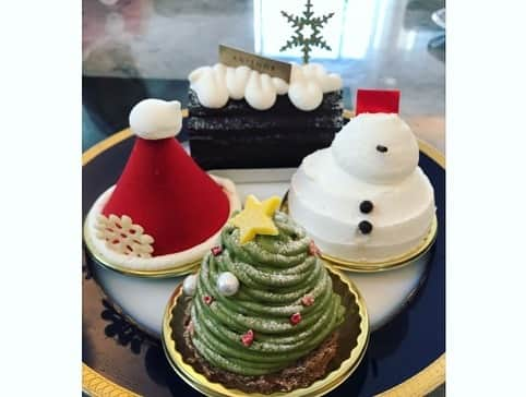 葵ゆりかさんのインスタグラム写真 - (葵ゆりかInstagram)「ご近所クリスマス会🎅🎄 全員でサンタ❤️ 一番大変なのは集合写真👶👶🐶🐶笑  #クリスマス会　#クリパ　#クリスマスパーティー　#サンタ　#サンタコス　#🎅　#merrychristmas #christmas #クリスマスケーキ　#christmastree #christmascake #friends」12月19日 10時18分 - yuriyuricchi