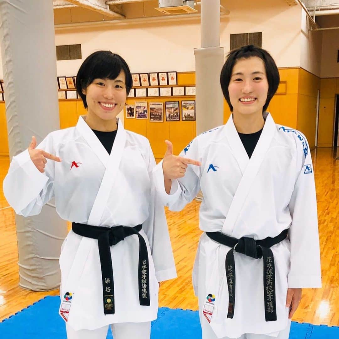 のインスタグラム：「. ✔︎ Arawaza  @arawazajapan .  これから道着やサポーターなどの 空手用品をサポートしていただける ことになりました。ありがとうございます！！ .  アラワザの道着が似合うくらい 強くなれるように頑張ります☺️ .  @kayosomeya1  おねーいつもありがとう！ 2人で頑張ろうね😉💫 .  #arawaza  #karate  #2020 #olympus  #tokyo  #arawazateam  #sister .  #初めてのアラワザ #軽い！！！ #洗濯のときも #たのしい #😂😂😂」