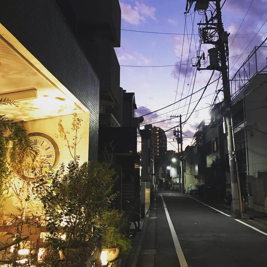 hotelgraphynezuさんのインスタグラム写真 - (hotelgraphynezuInstagram)「Sunset at Graphy Nezu. @hotelgraphy_nezu  #nezu #japan #japantravel #hotel #sunset #chilltime #terrace #colorful #relaxing #graphynezu #followme #tokyo #日本　 #ホテルグラフィーネズ #ホテル #夕方 #リラックス #テラス #東京　#日本旅行 #フォロー」12月19日 10時41分 - hotelgraphy_nezu