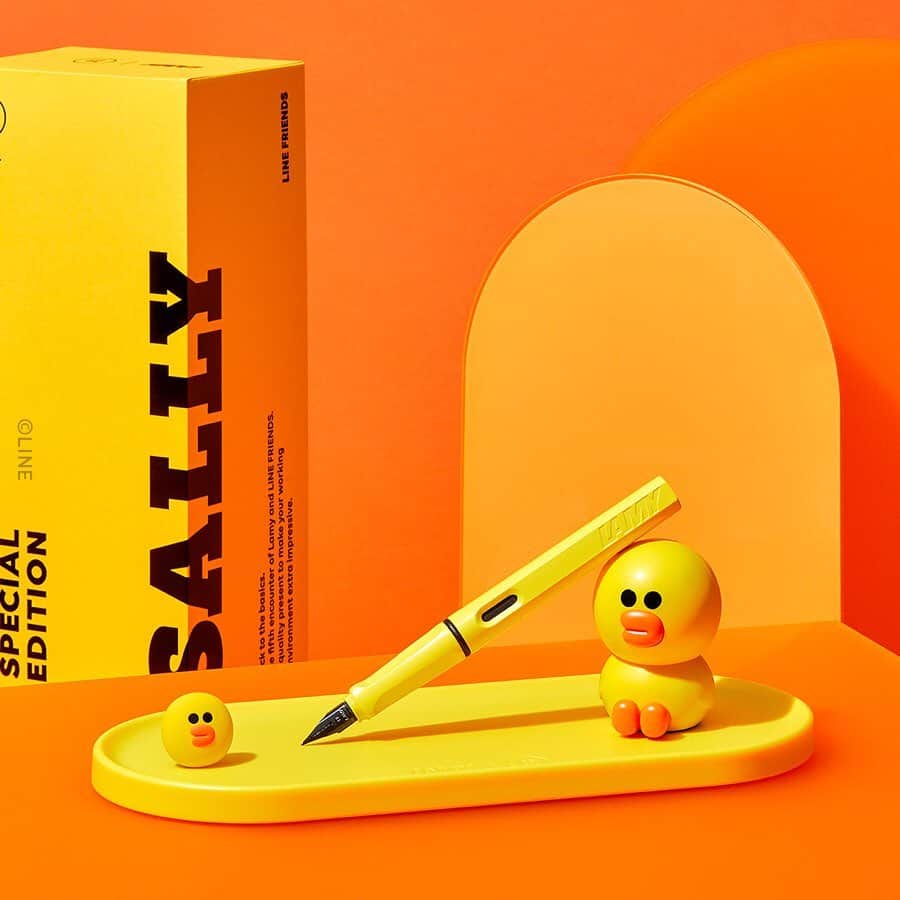 LINE FRIENDSさんのインスタグラム写真 - (LINE FRIENDSInstagram)「LAMY I LINE FRIENDS Special Edition ⠀ Back with style and function, with pen trays to paperweight figures! ⠀ <Sales Info> KOREA : OUT NOW!! - LINE FRIENDS Online/Offline Store (Some stores exlcuded) TAIWAN/JAPAN : JAN. 2020 ⠀ #LINEFRIENDS #LAMY #fountainpen #limitededition #BROWN #SALLY」12月19日 10時47分 - linefriends
