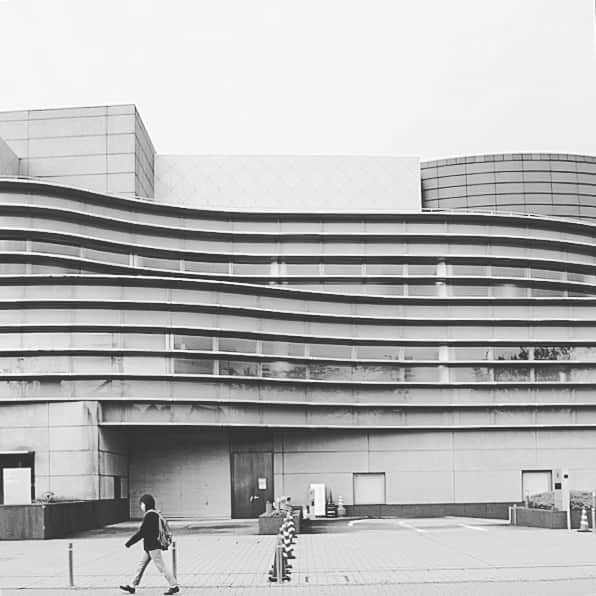 伊藤瑞貴建築設計事務所のインスタグラム：「きょうはきょうと。  #京都 #そうだ京都に行こう #京都巡り #これも仕事です #磯崎新」