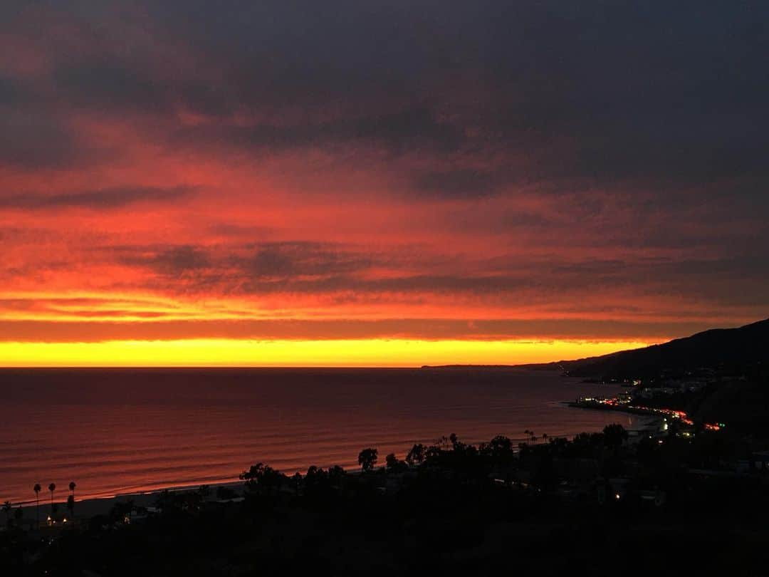 チャド・ロウさんのインスタグラム写真 - (チャド・ロウInstagram)「Last night’s sunset was all time!」12月19日 11時08分 - ichadlowe