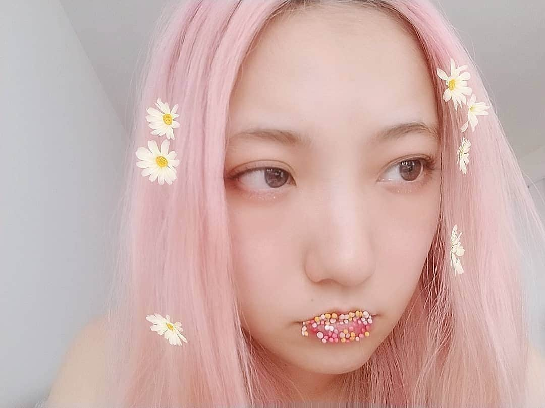 小林レイミさんのインスタグラム写真 - (小林レイミInstagram)「Crazy summer weather is next me⛄️🌈🌼 #pinkhair #summermood #pinkmood #pinkpone #nomakeup #selfies #summervibes #dolllike #fitgirl #fashionlook #makeupideas」12月19日 11時09分 - _reimi._____