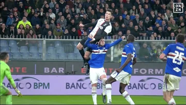 のインスタグラム：「. "ジャンプマン" #ロナウド 🚀 . #soccer #football #seriea #juventus #cristianoronaldo #ronaldo #サッカー #フットボール #セリエA #ユヴェントス #クリスティアーノロナウド #⚽」